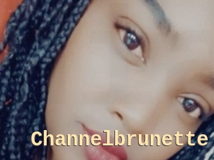 Channelbrunette