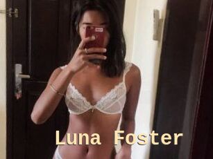 Luna_Foster